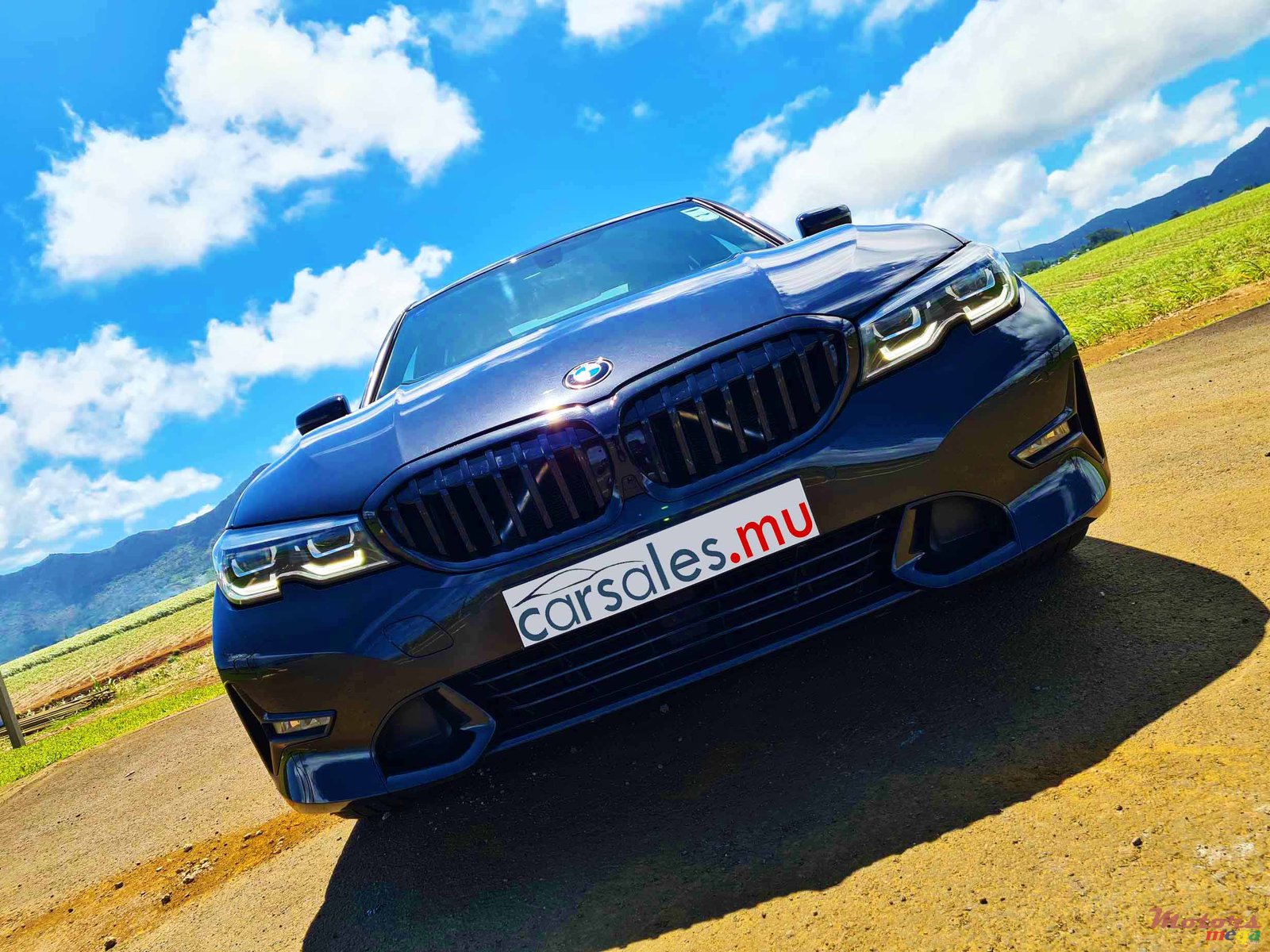 2020' BMW 330 i Sport Line photo #1