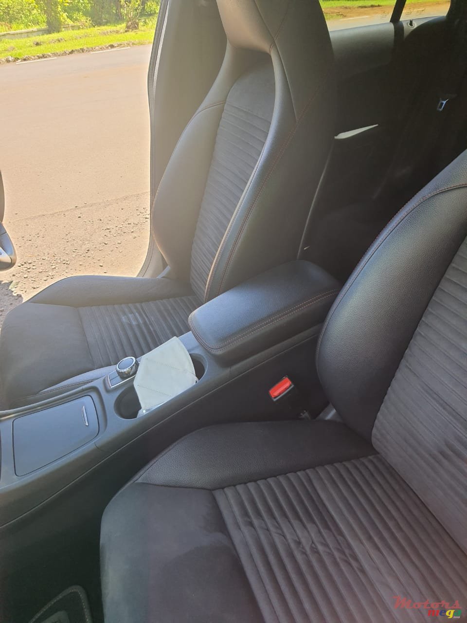 2014' Mercedes-Benz CLA 180 photo #5