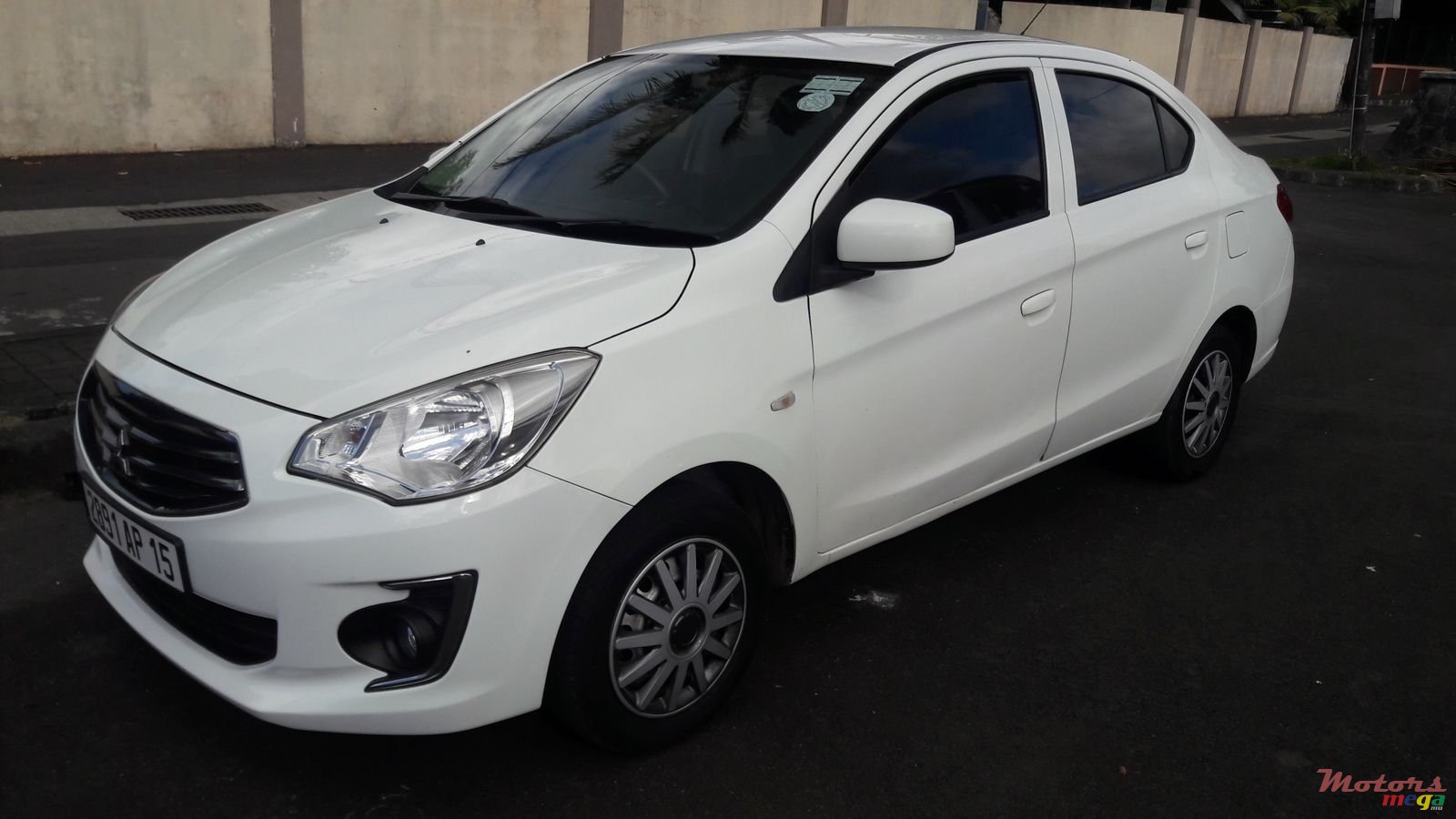 2015' Mitsubishi Attrage photo #2