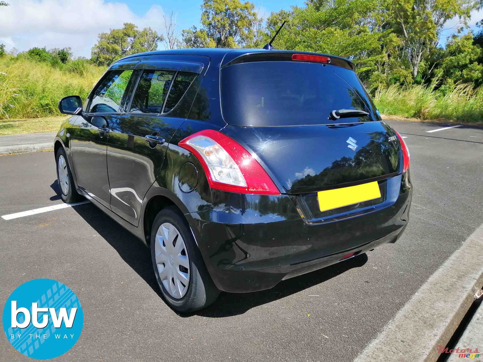 2012' Suzuki Swift photo #3