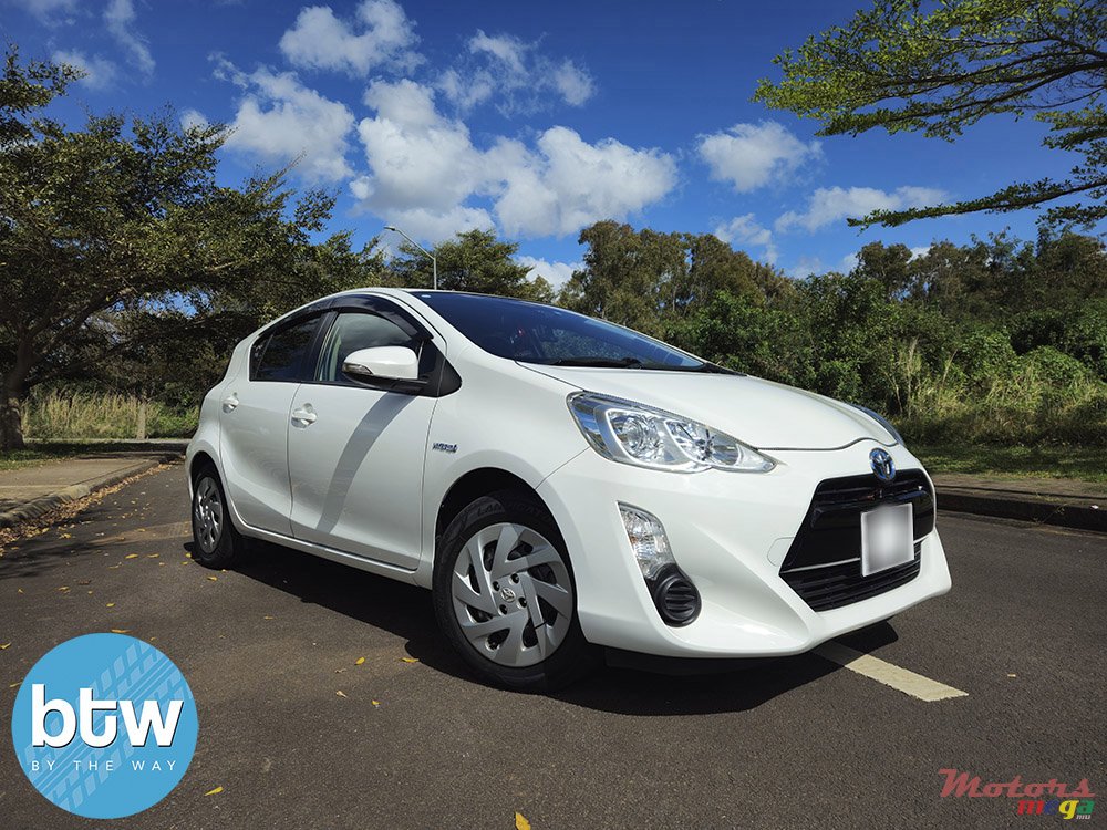 2016' Toyota Aqua photo #1