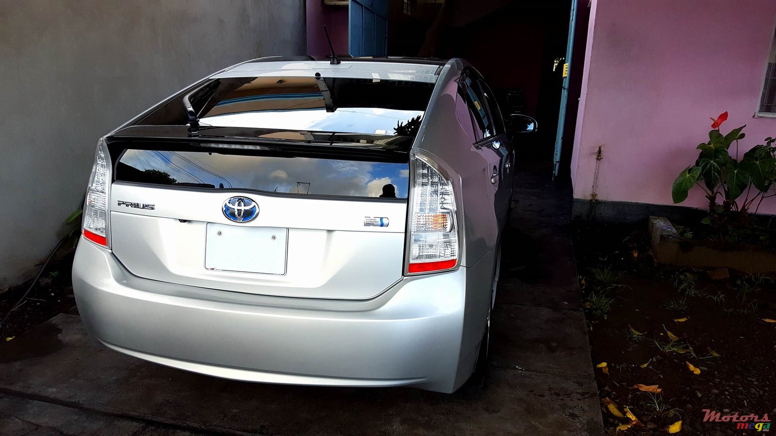 2009' Toyota Prius photo #2