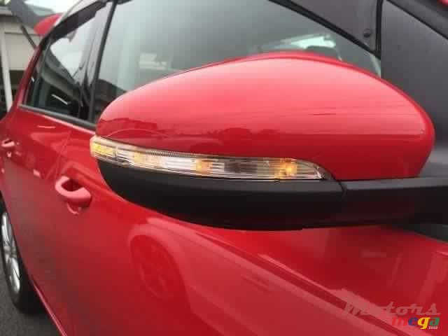 2012' Volkswagen Golf photo #5