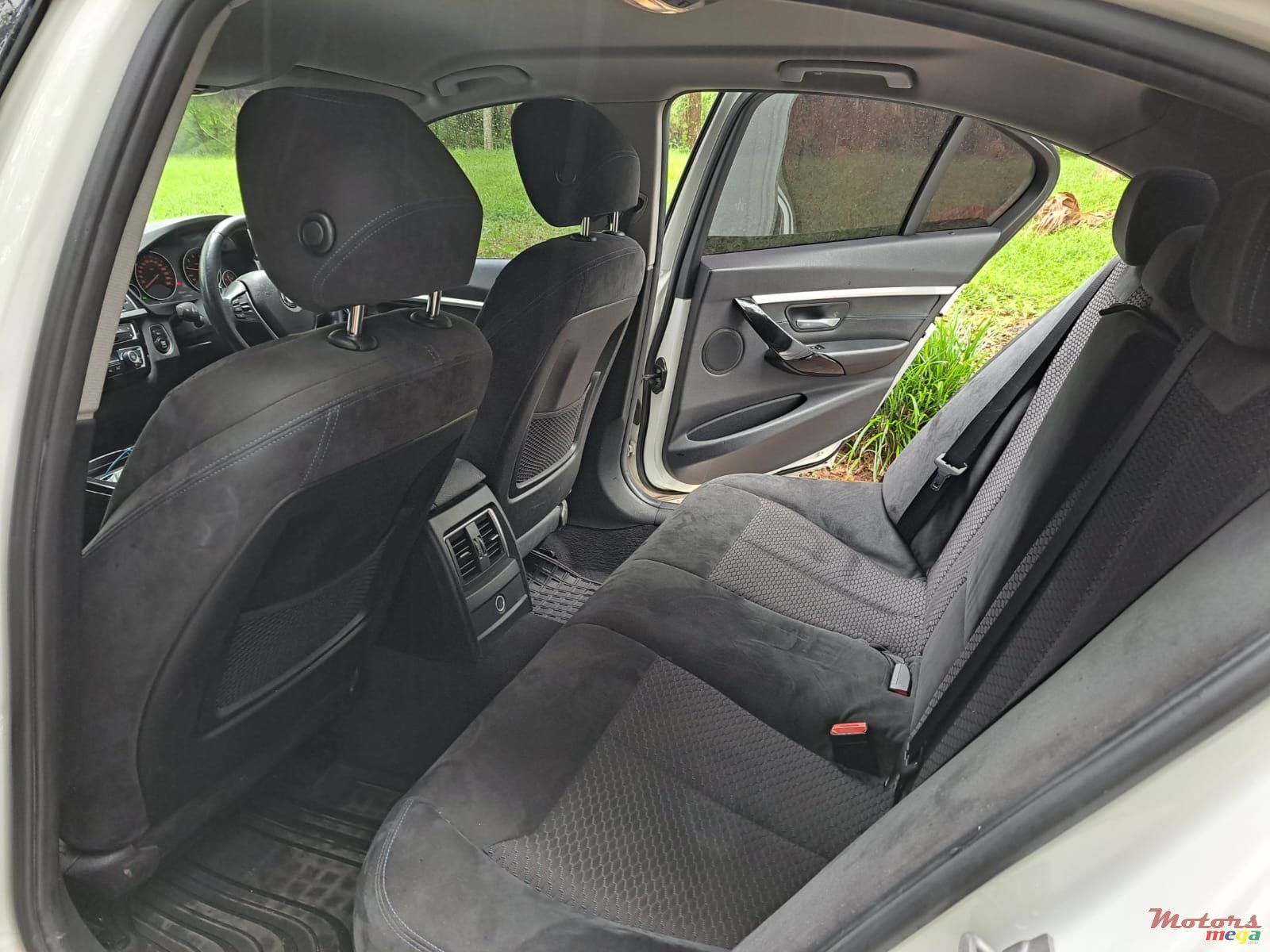 2016' BMW 3 Series photo #5