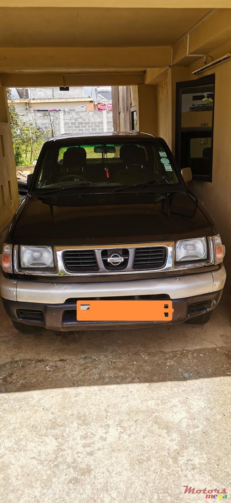 1999' Nissan Navara photo #1