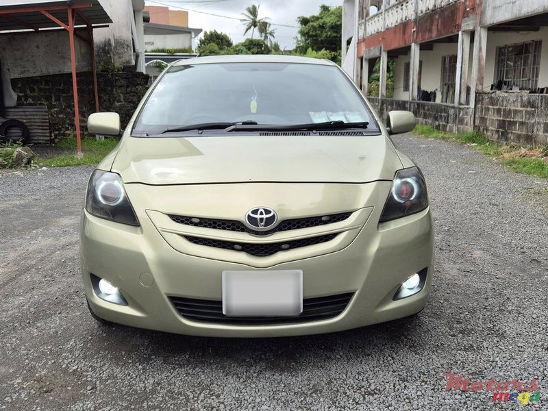 2006' Toyota Belta photo #1