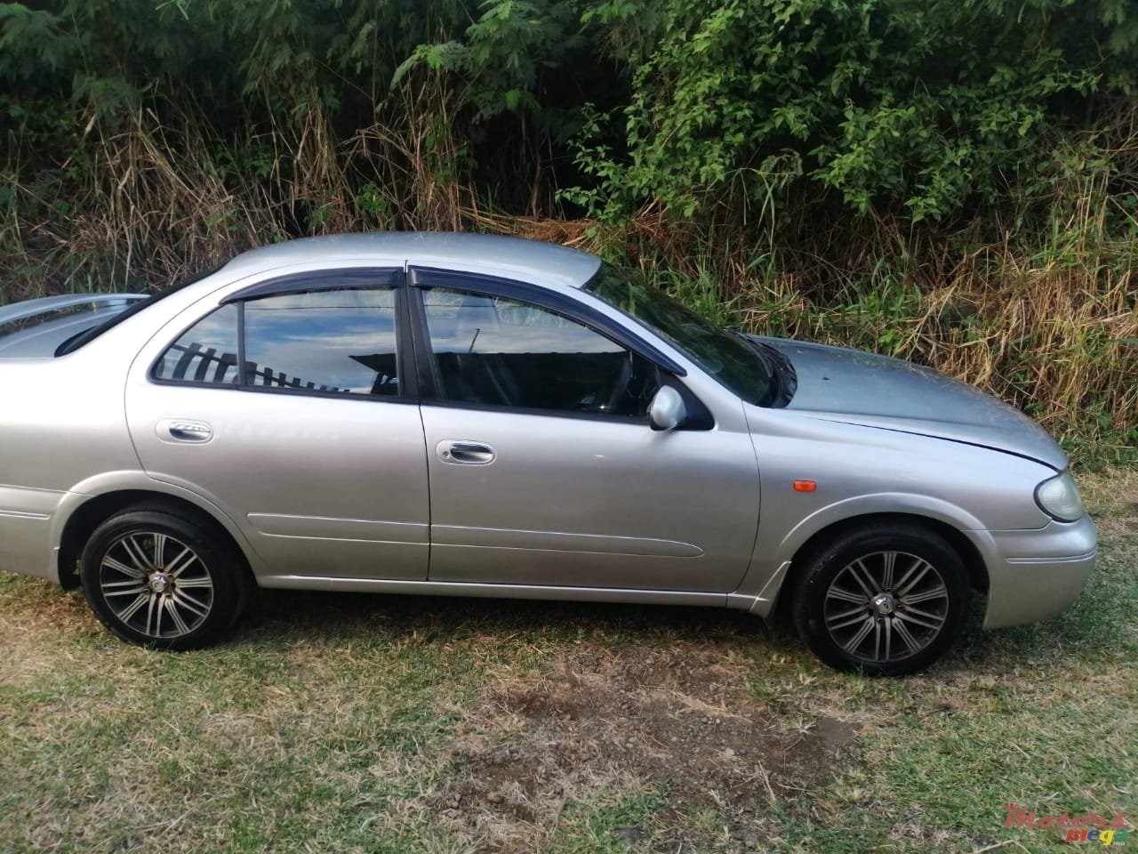 2004' Nissan photo #1