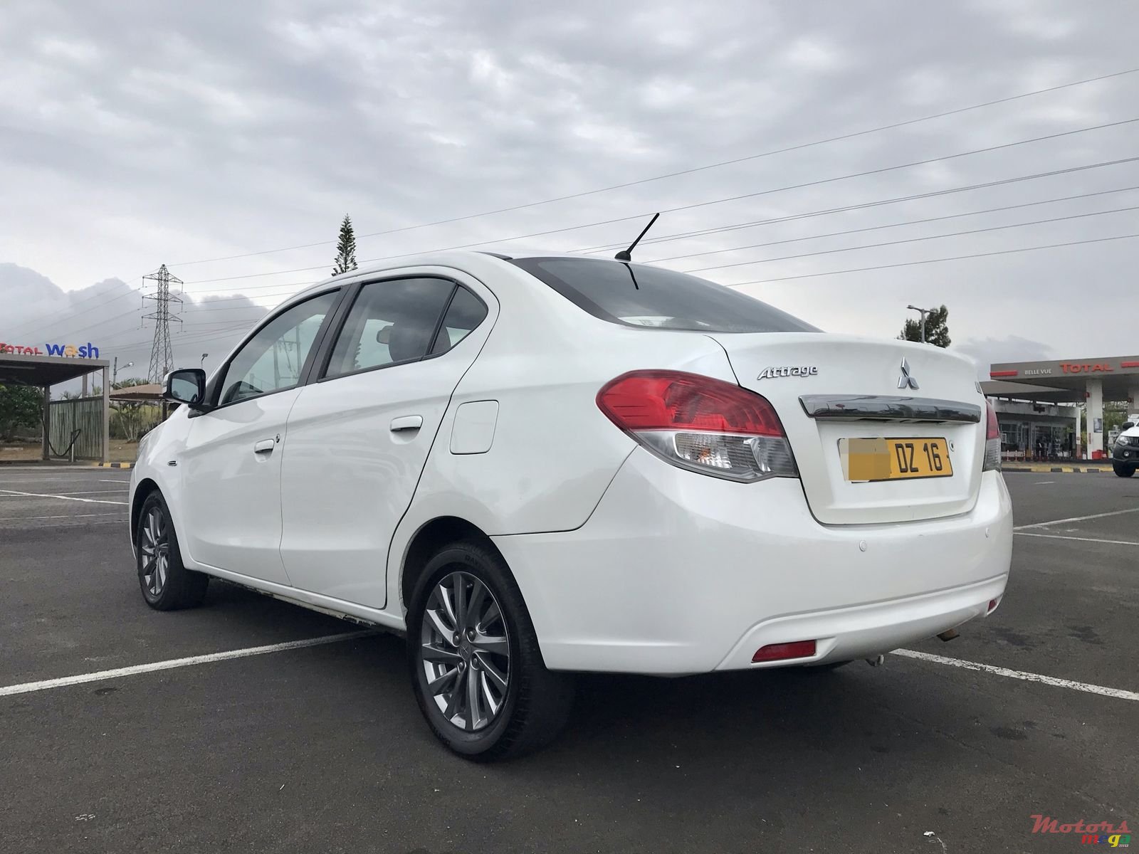 2016' Mitsubishi photo #4