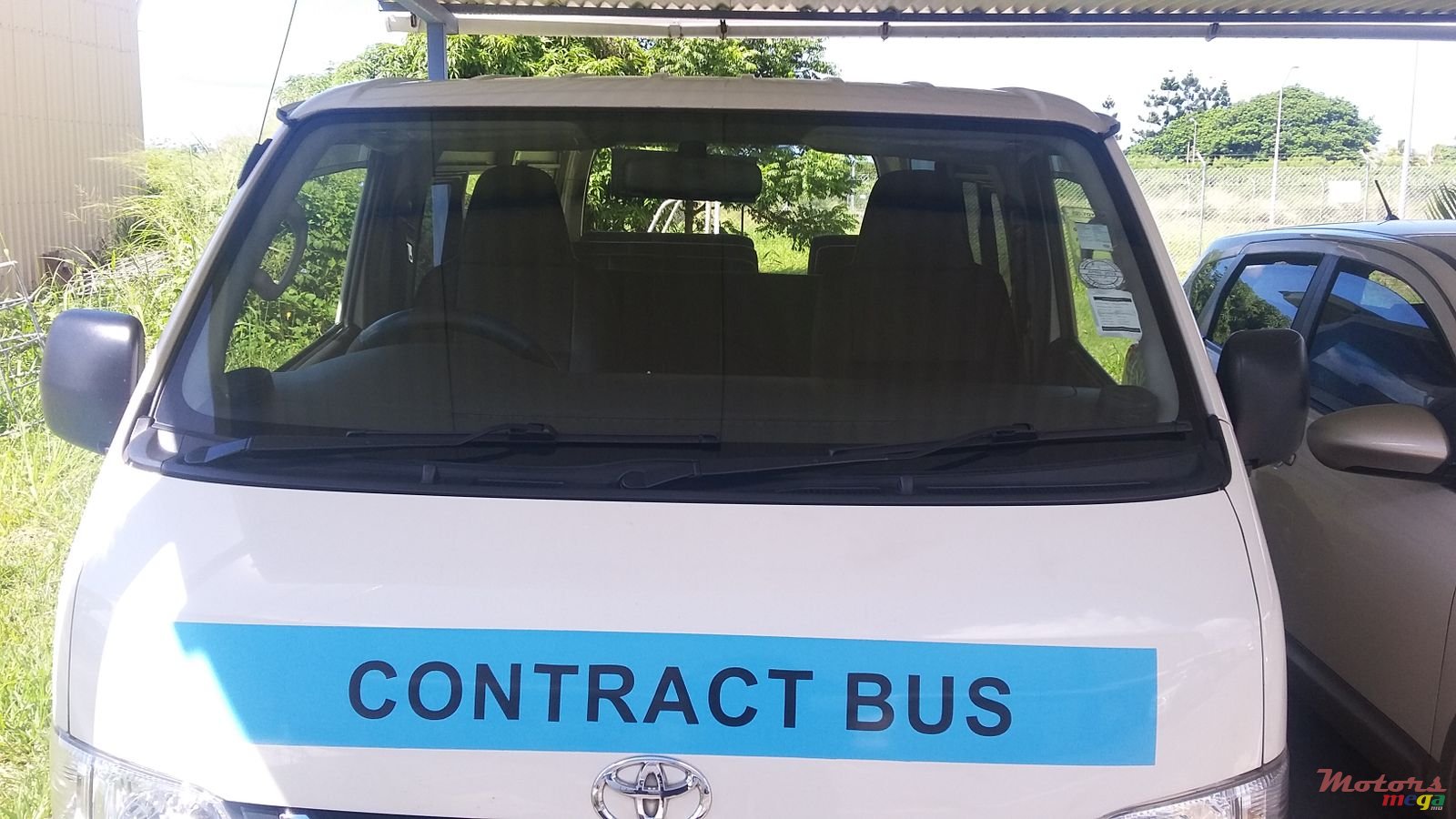 2015' Toyota HiAce photo #3