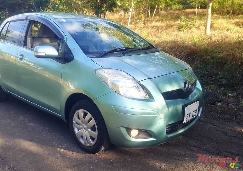 2009' Toyota Vitz 1.0 U package photo #1