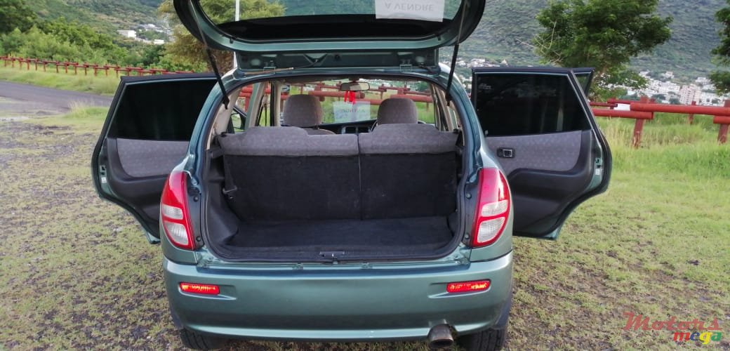 2000' Toyota photo #4