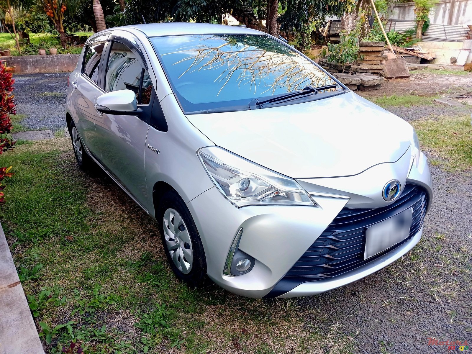 2017' Toyota Vitz photo #4