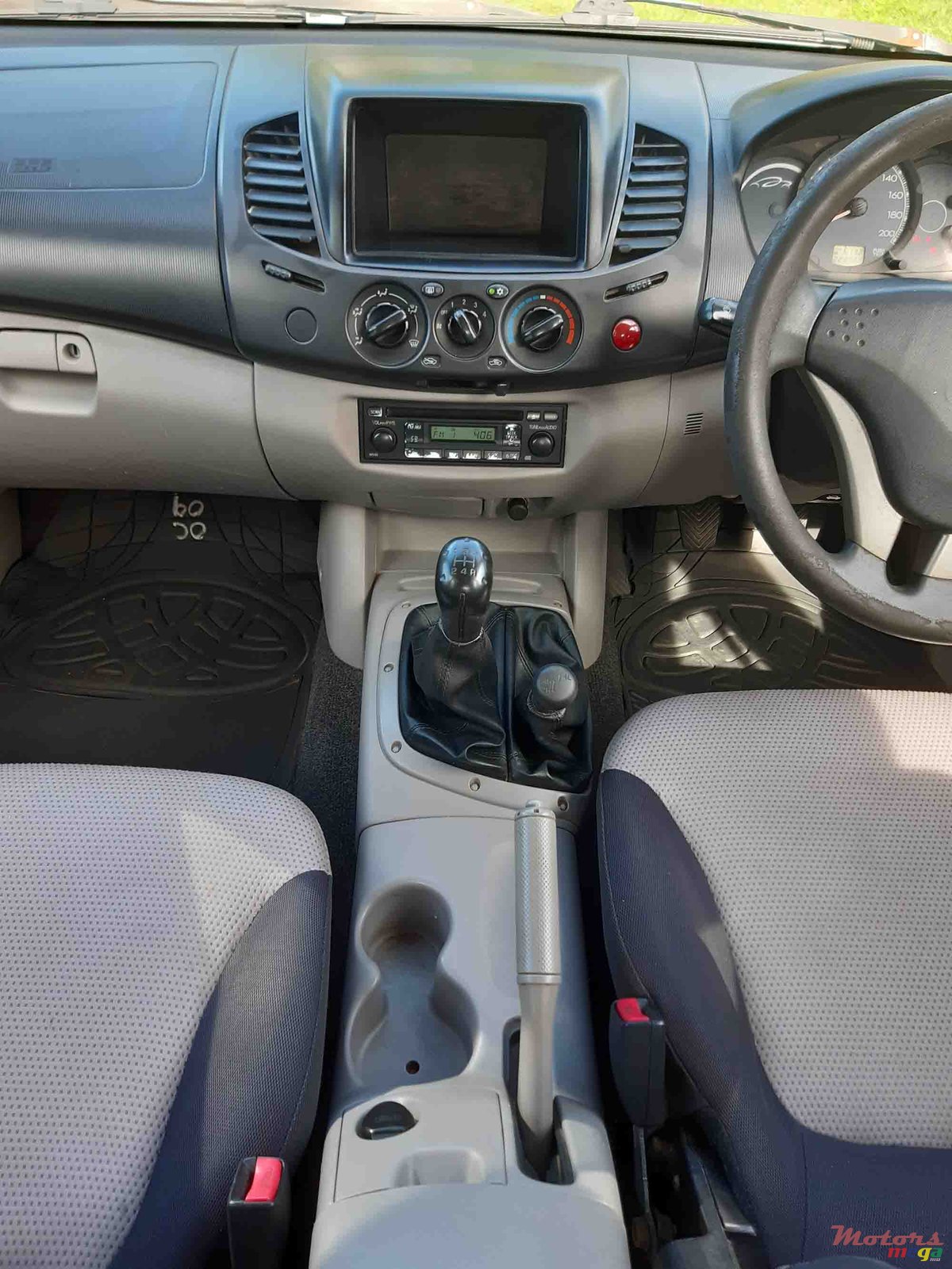 2009' Mitsubishi L 200 photo #7