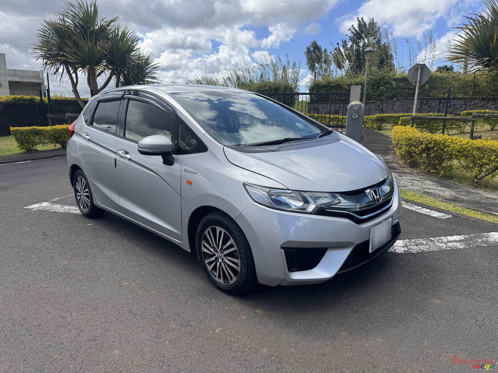 2016' Honda Fit hybrid photo #1