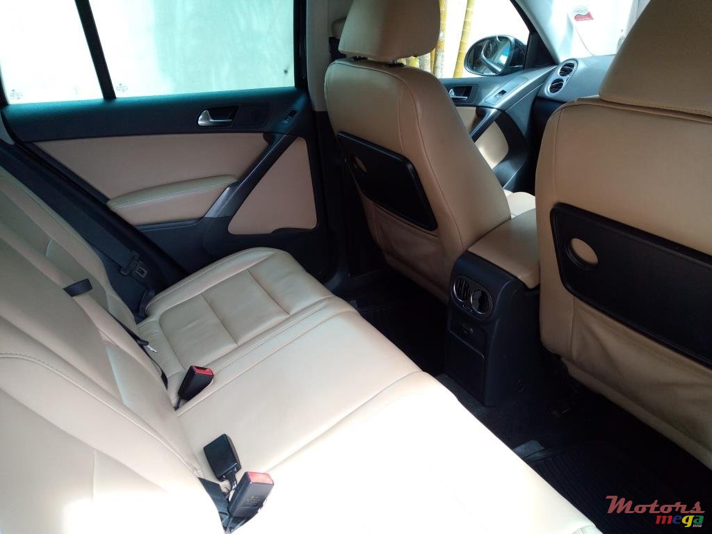 2010' Volkswagen Tiguan 1.4 TSi photo #2