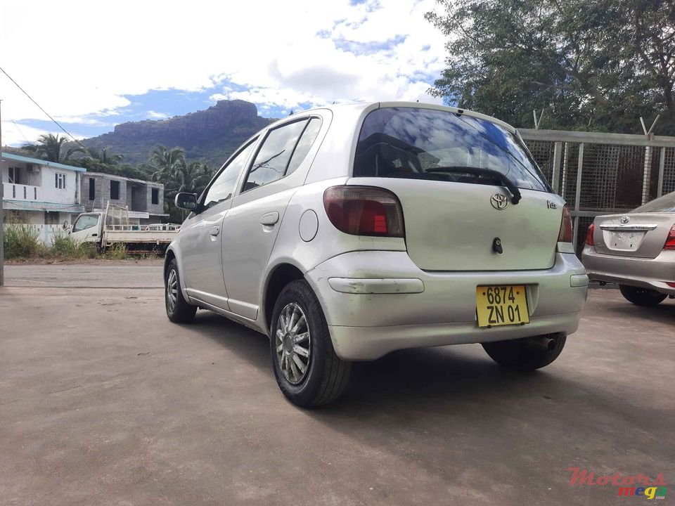 2001' Toyota Vitz photo #4