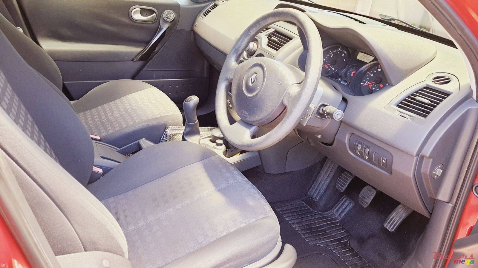 2006' Renault Megane photo #3