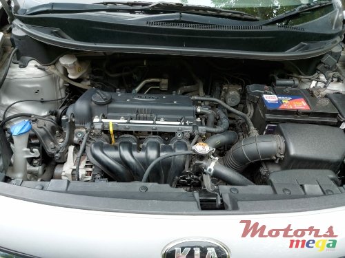 2015' Kia Rio Saloon photo #5