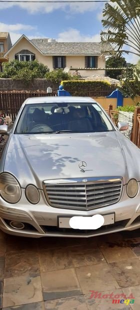 2008' Mercedes-Benz E-Class photo #1