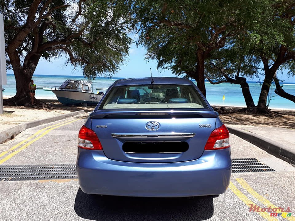 2007' Toyota Yaris photo #2