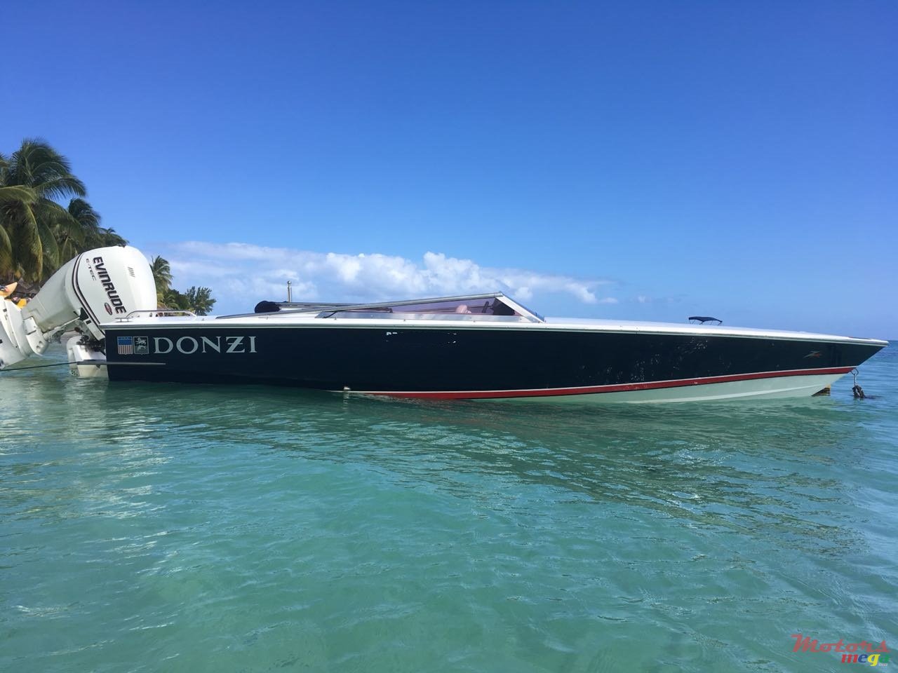 2010' Donzi photo #2