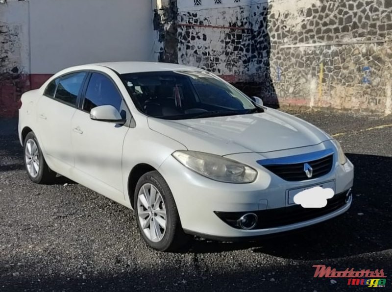 2013' Renault Fluence photo #2