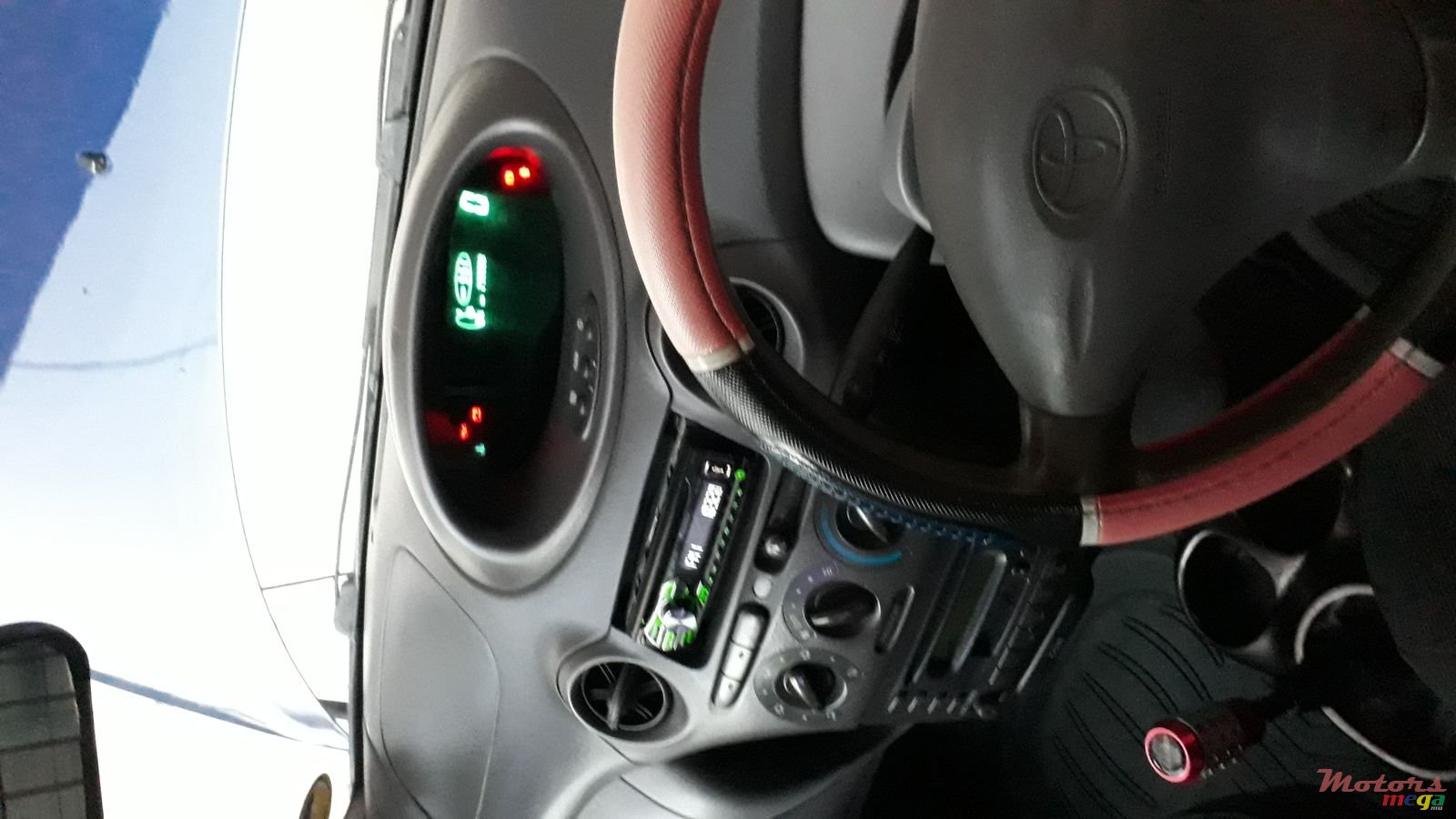 2000' Toyota Vitz photo #3