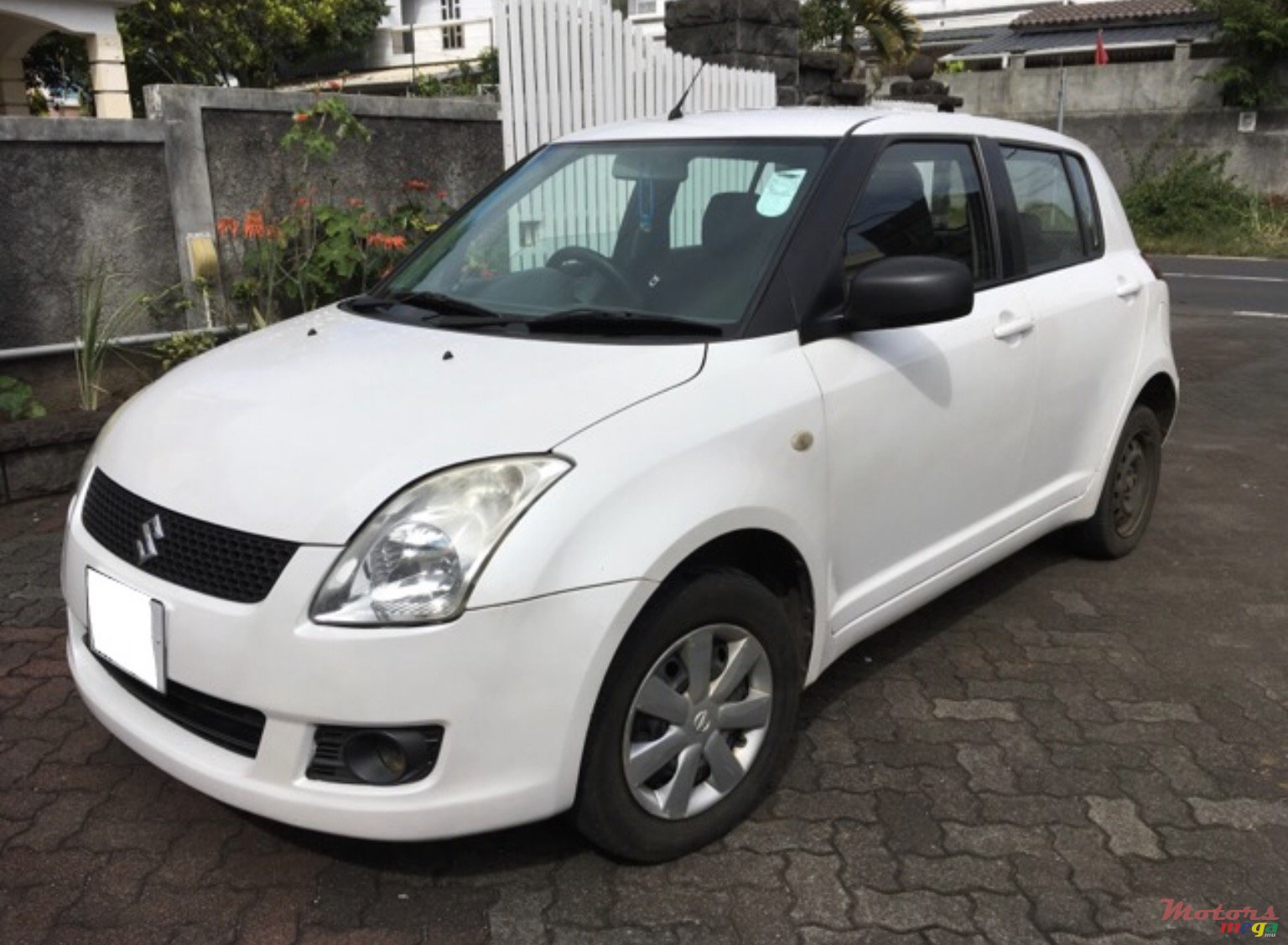 2009' Suzuki Swift photo #2