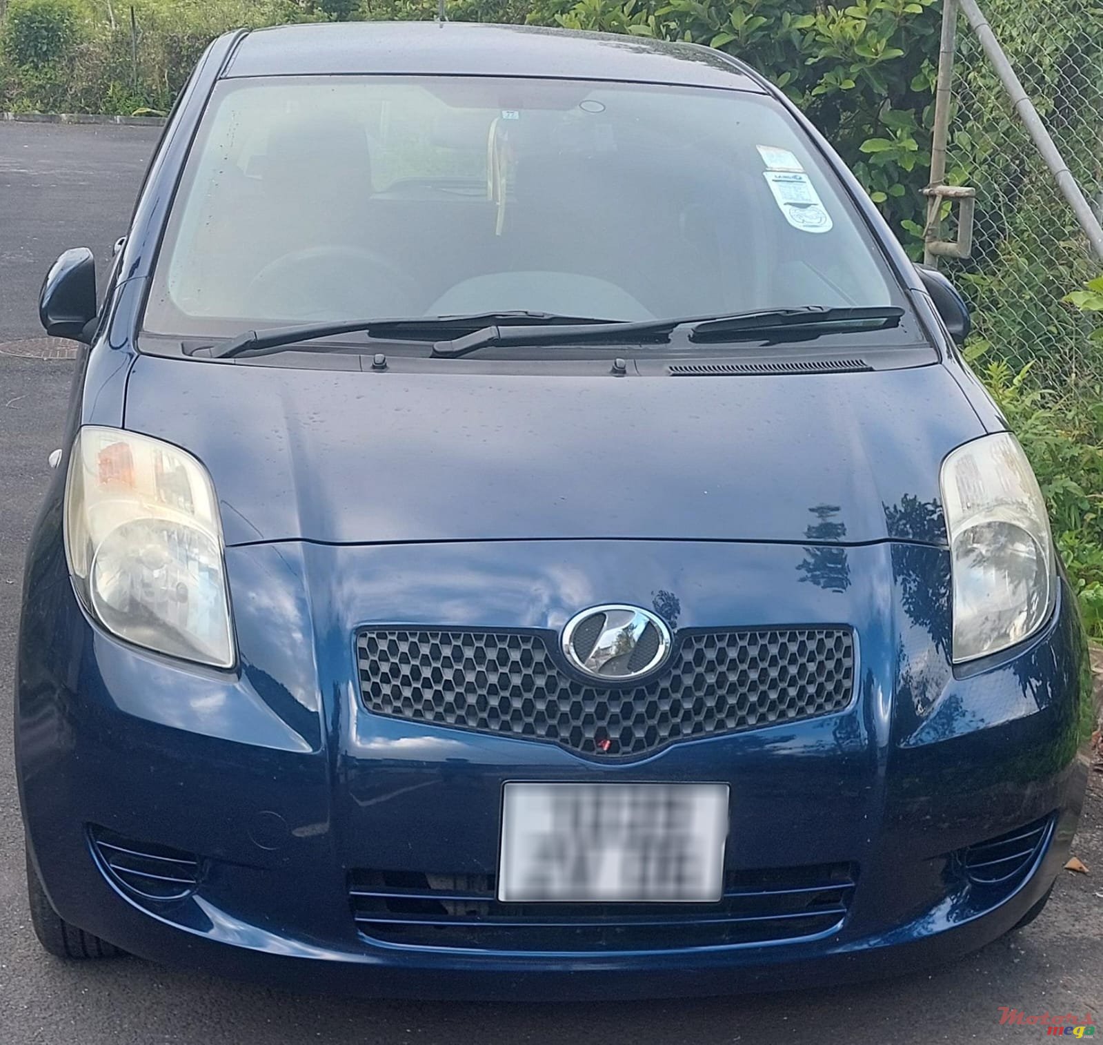 2006' Toyota Vitz photo #1