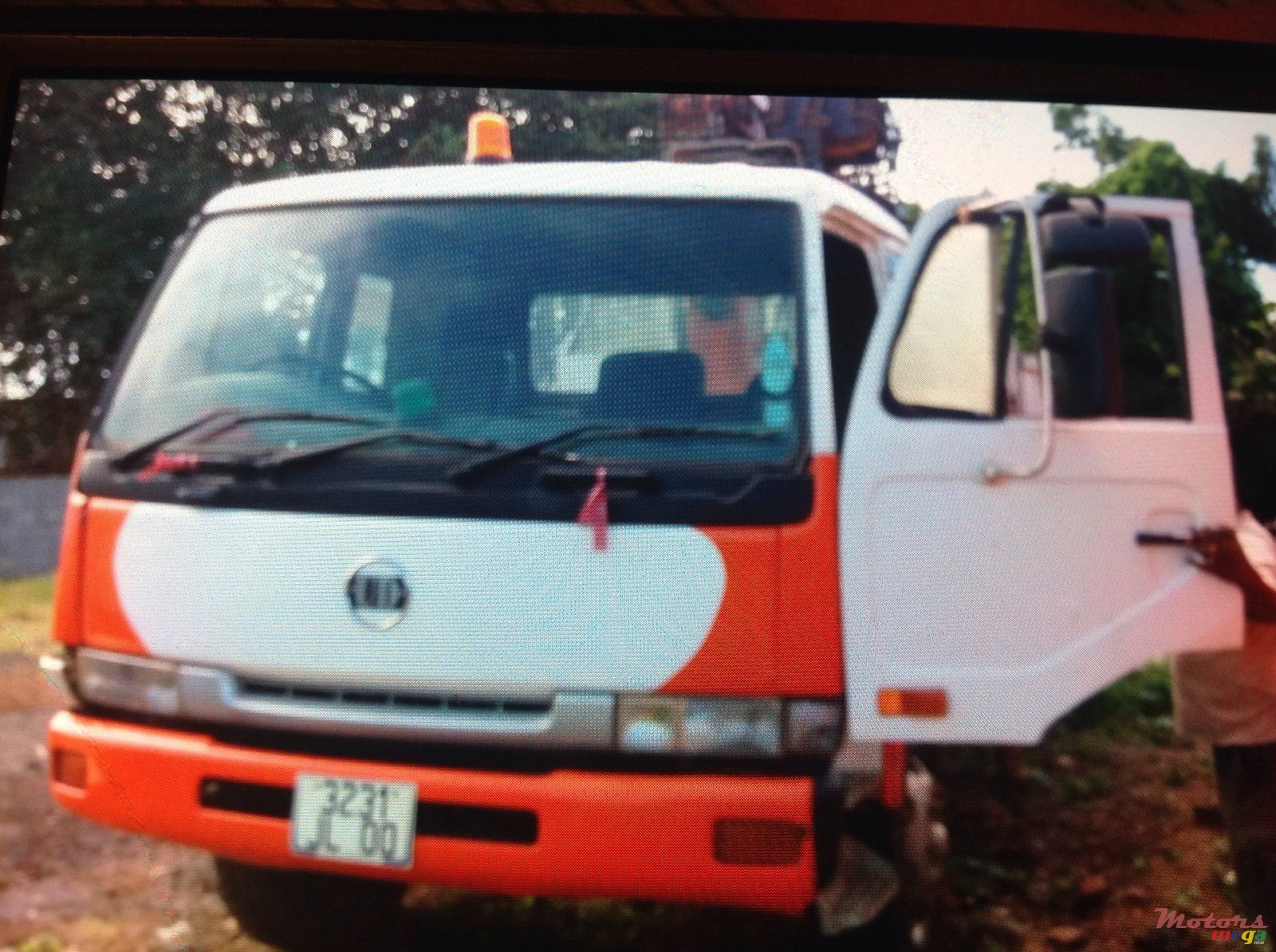 2000' Nissan photo #2