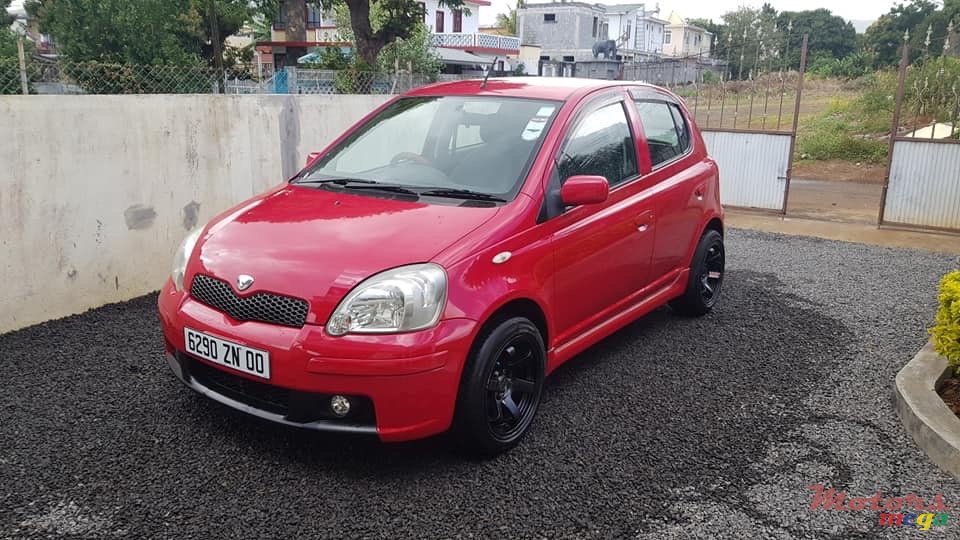 2000' Toyota Vitz photo #2