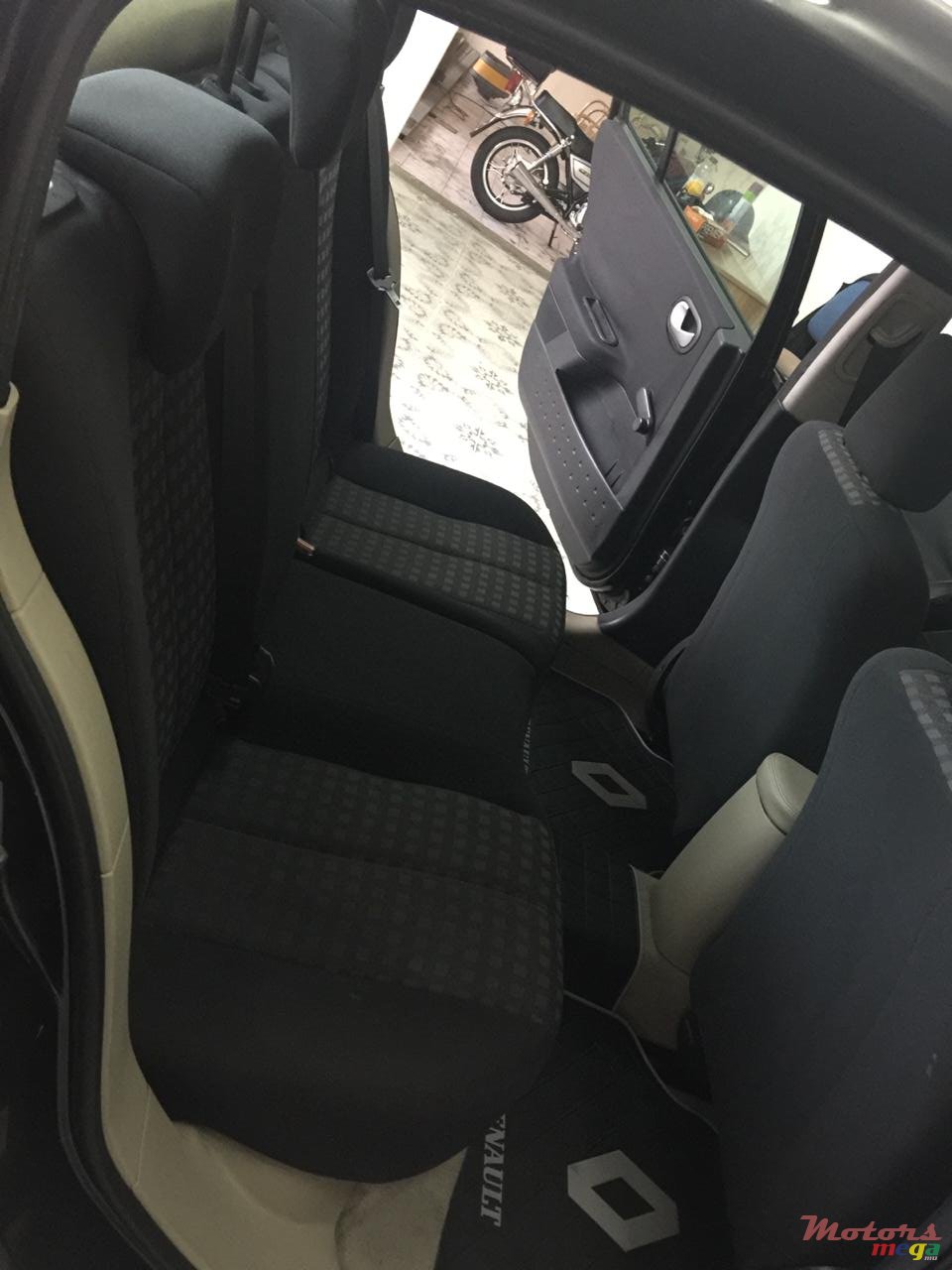 2007' Renault Megane photo #5