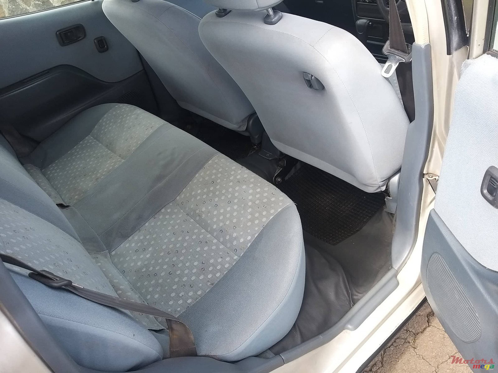 2001' Toyota Duet photo #7