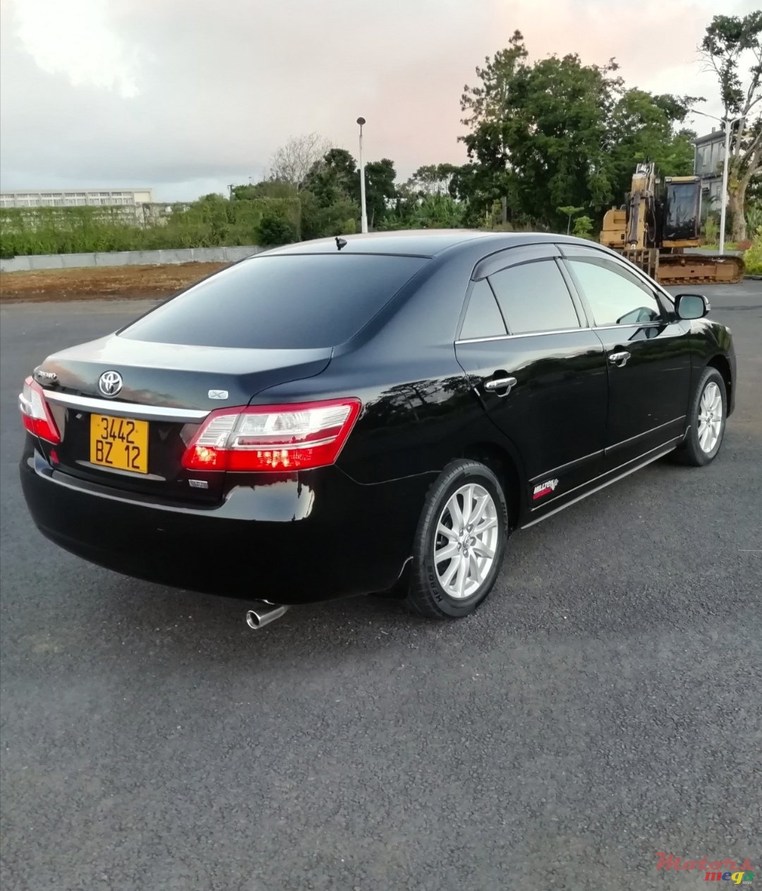 2012' Toyota Premio photo #1