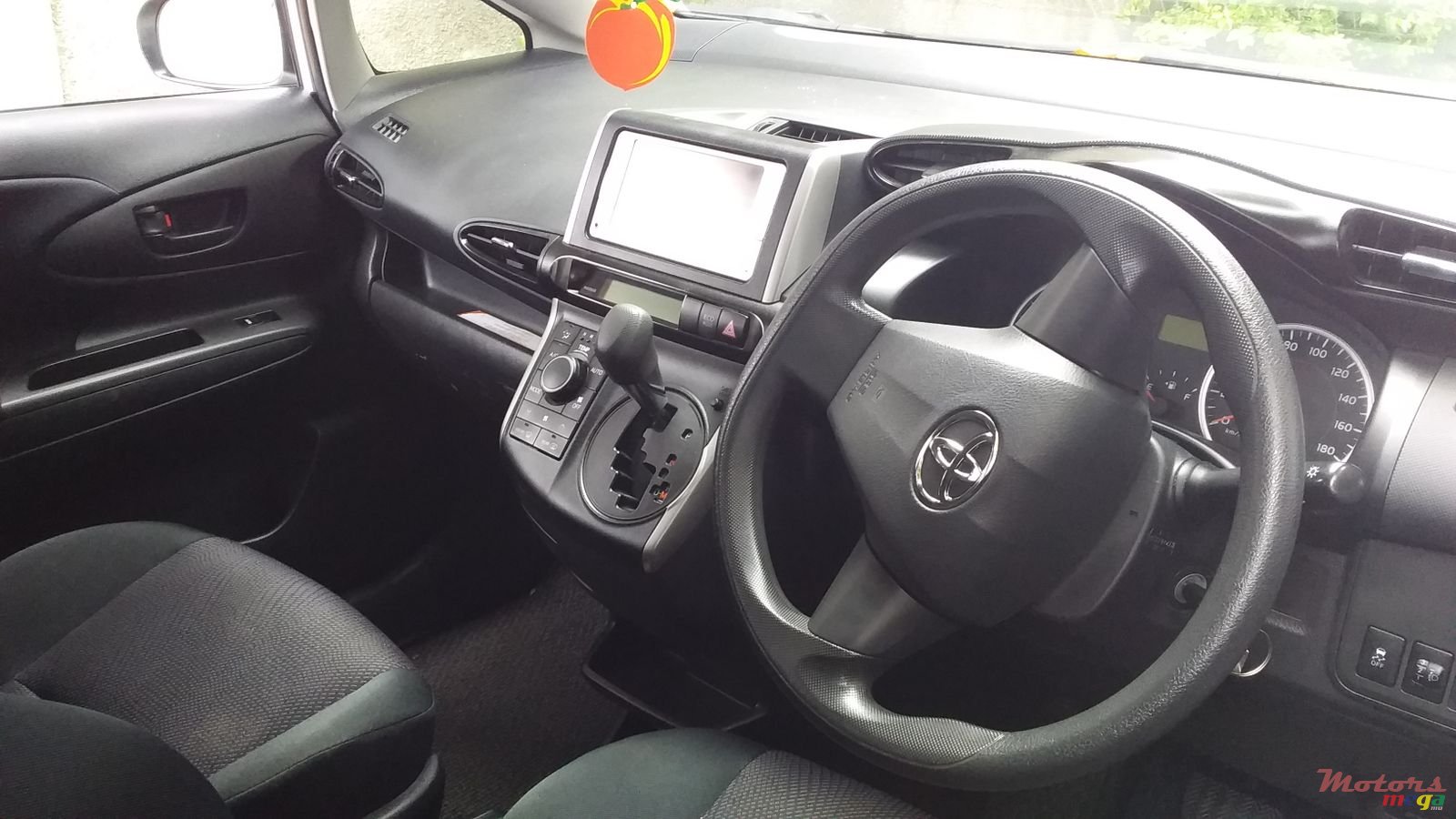 2013' Toyota Fielder photo #3