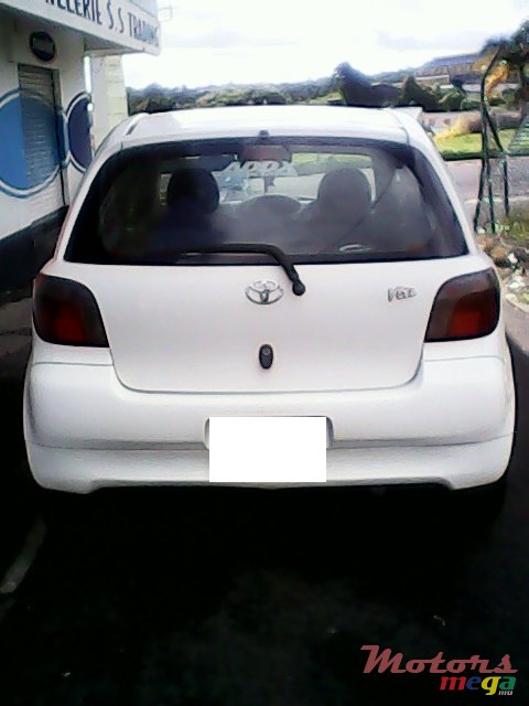 2001' Toyota Vitz photo #3