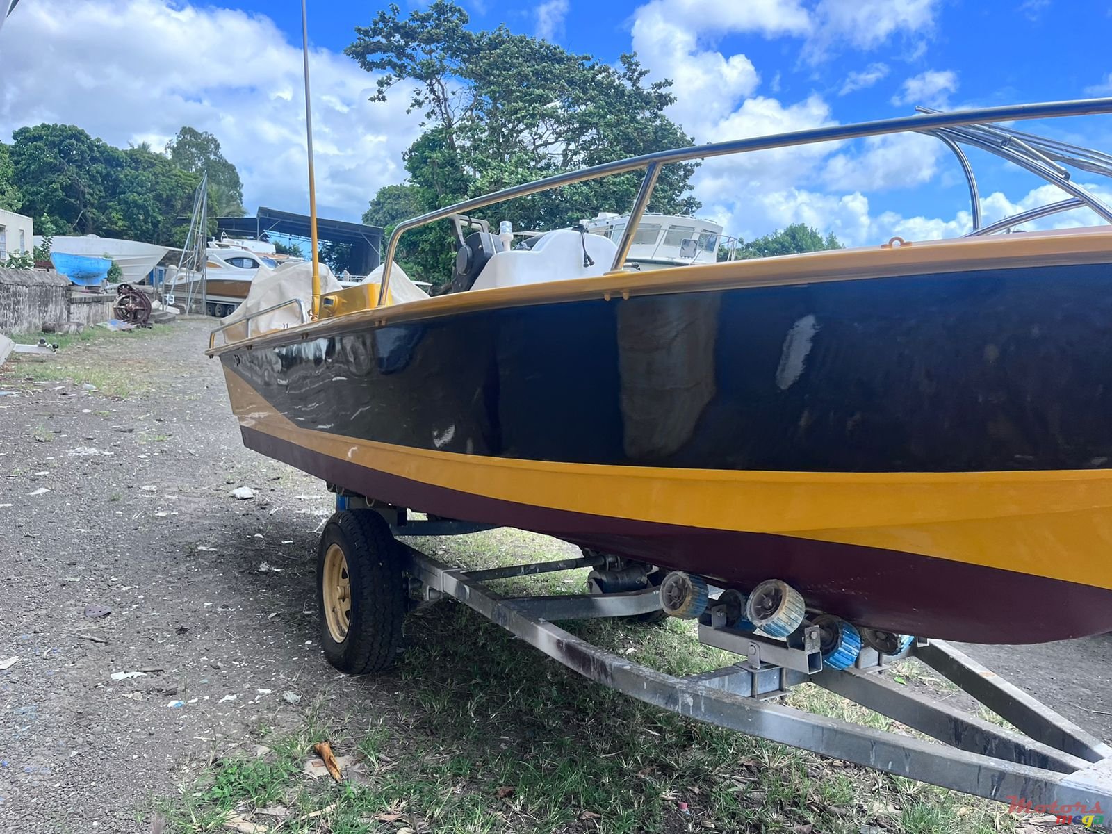 2012' Laguna photo #3