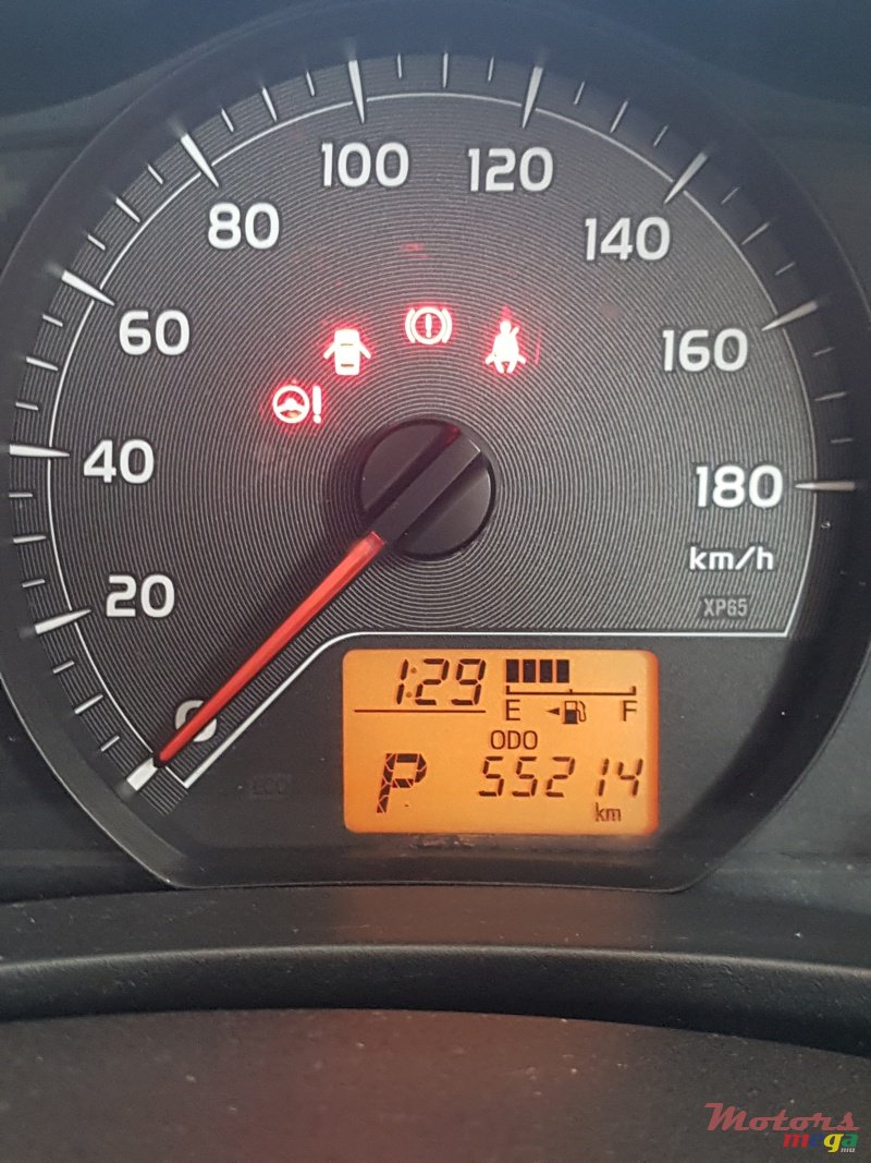 2011' Toyota Vitz photo #3