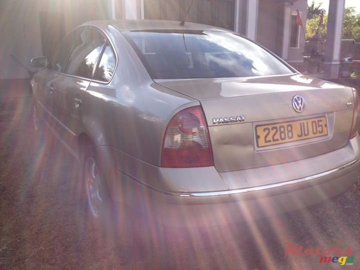 2005' Volkswagen Passat photo #4