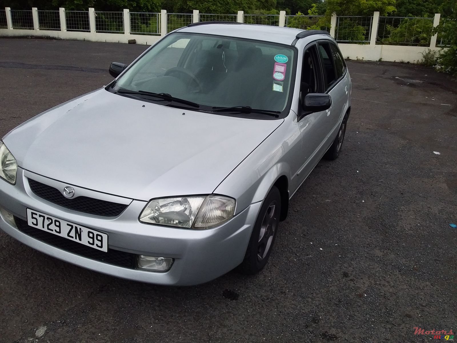 1999' Mazda 323 photo #2