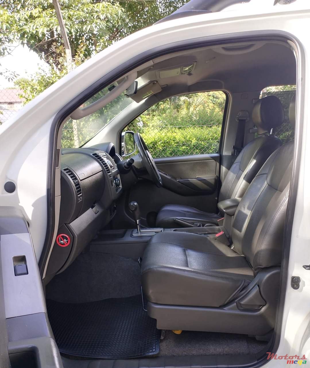 2017' Nissan Navara photo #5