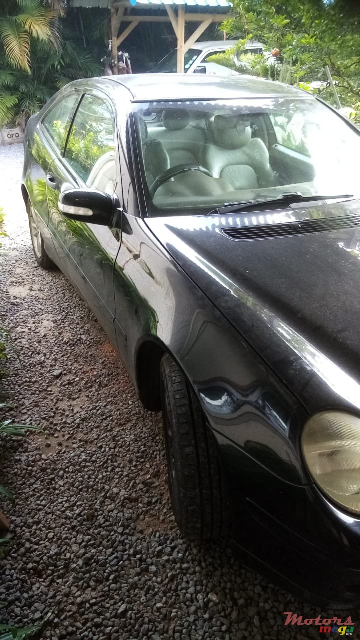 2002' Mercedes-Benz C-Class Coupe Sport 200K 2.0 photo #4