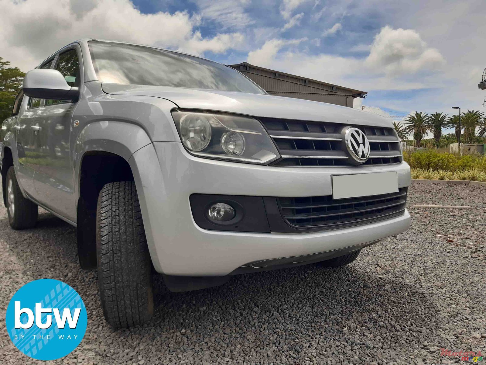 2015' Volkswagen Amarok 4X2 photo #1