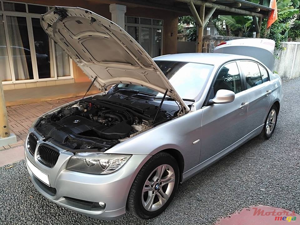 2010' BMW 320 i photo #6