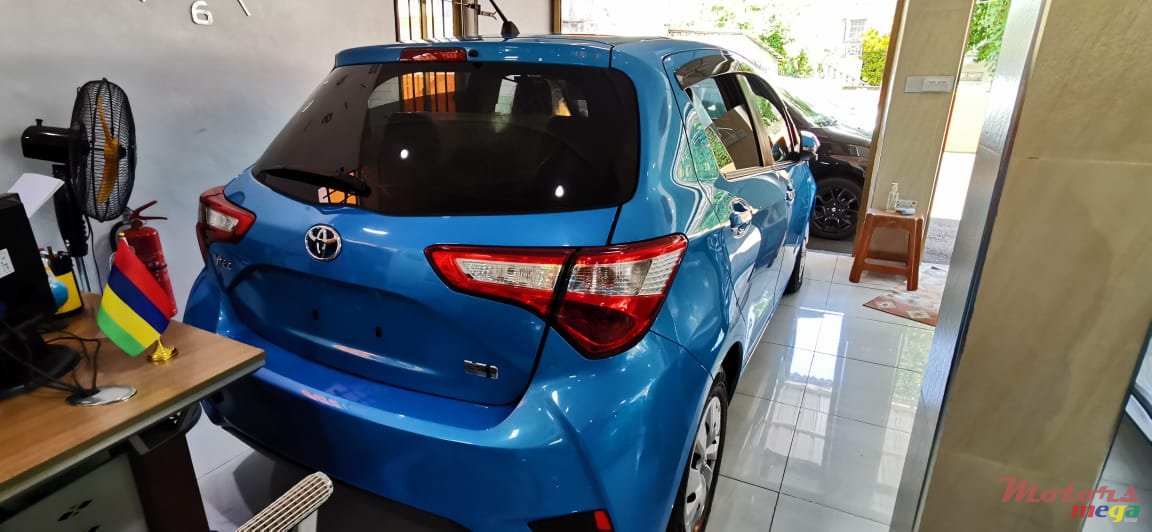 2017' Toyota Vitz photo #7