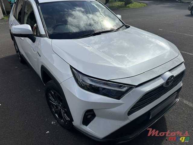 2024' Toyota RAV4 photo #3