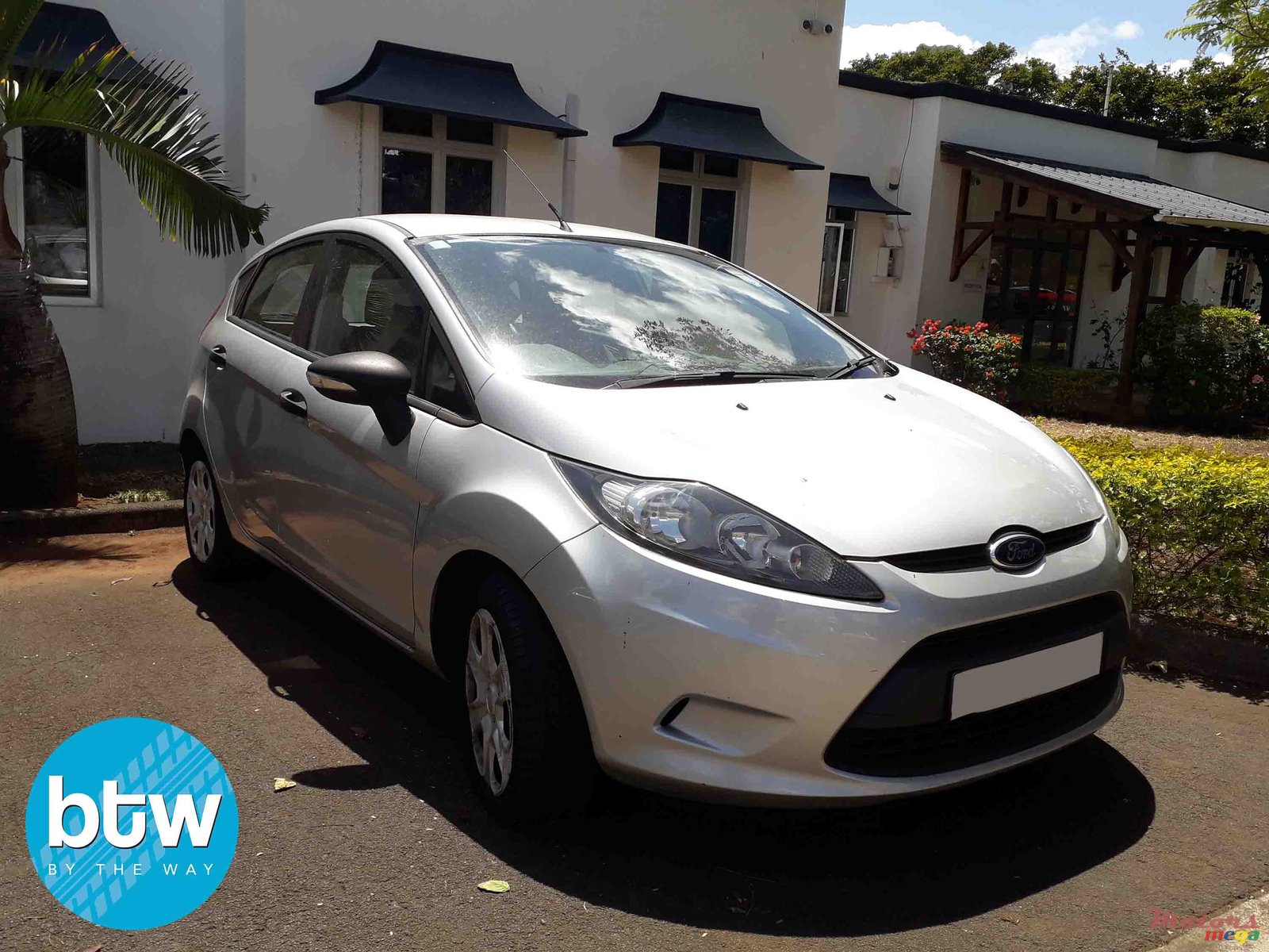 2012' Ford Fiesta photo #1