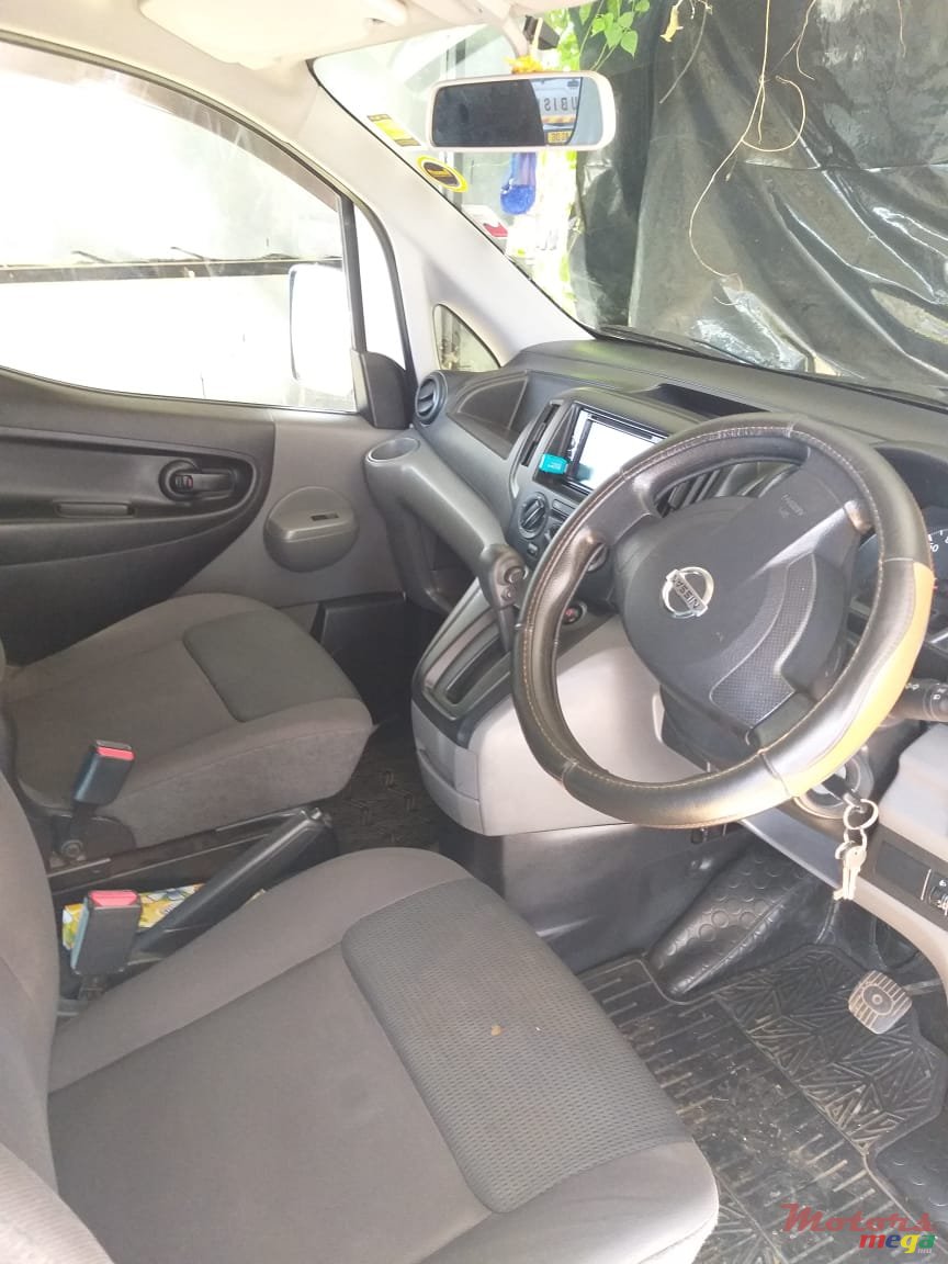 2010' Nissan NV photo #1