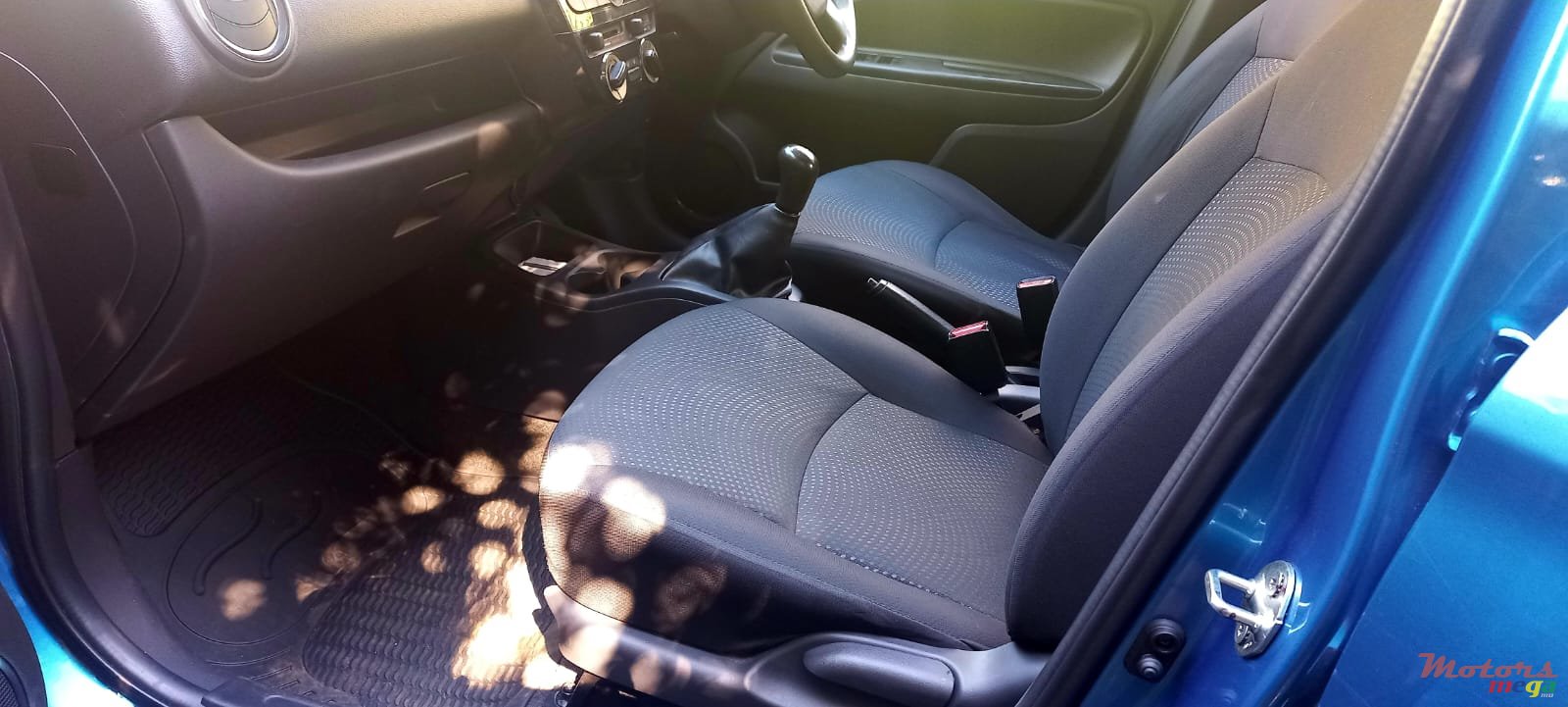 2015' Mitsubishi photo #4