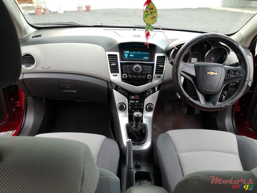 2010' Chevrolet Cruze LT Manual 1.6L photo #3